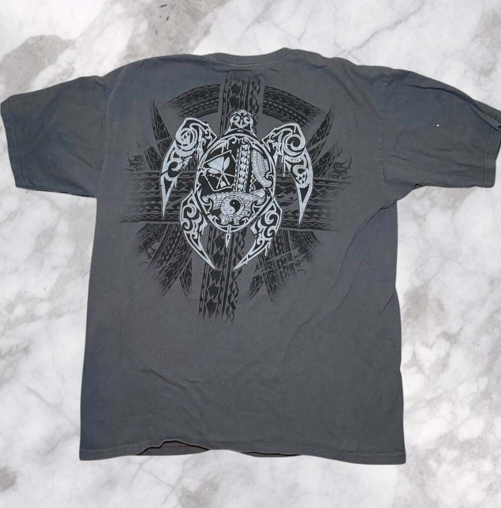 Vintage‎ T&C Surf Hawaii Tribal Graphic T Shirt Mens L Gray Y2K Skate Tee